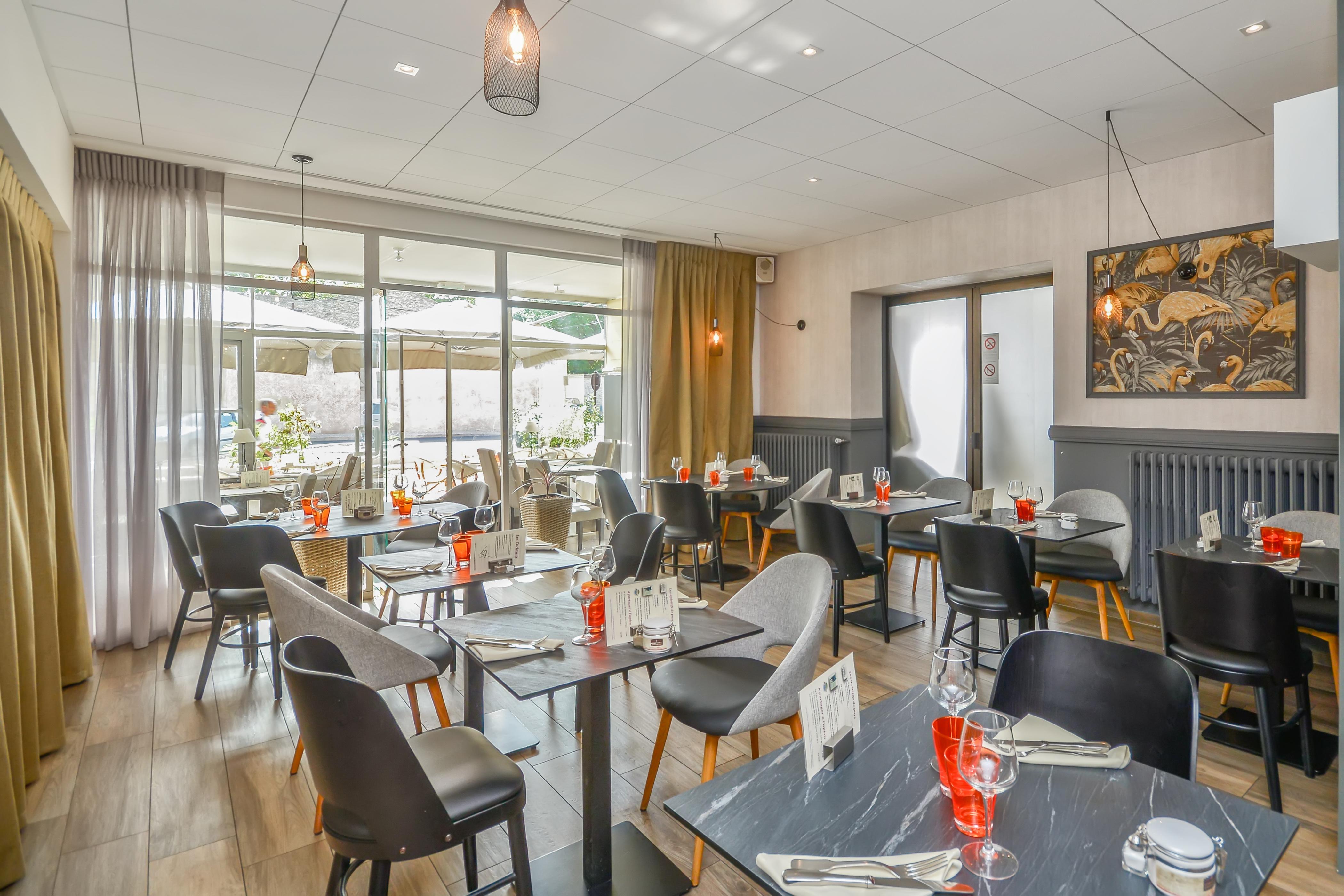 Logis Hotel Restaurant Le Cours Saint-Gilles  Exterior photo