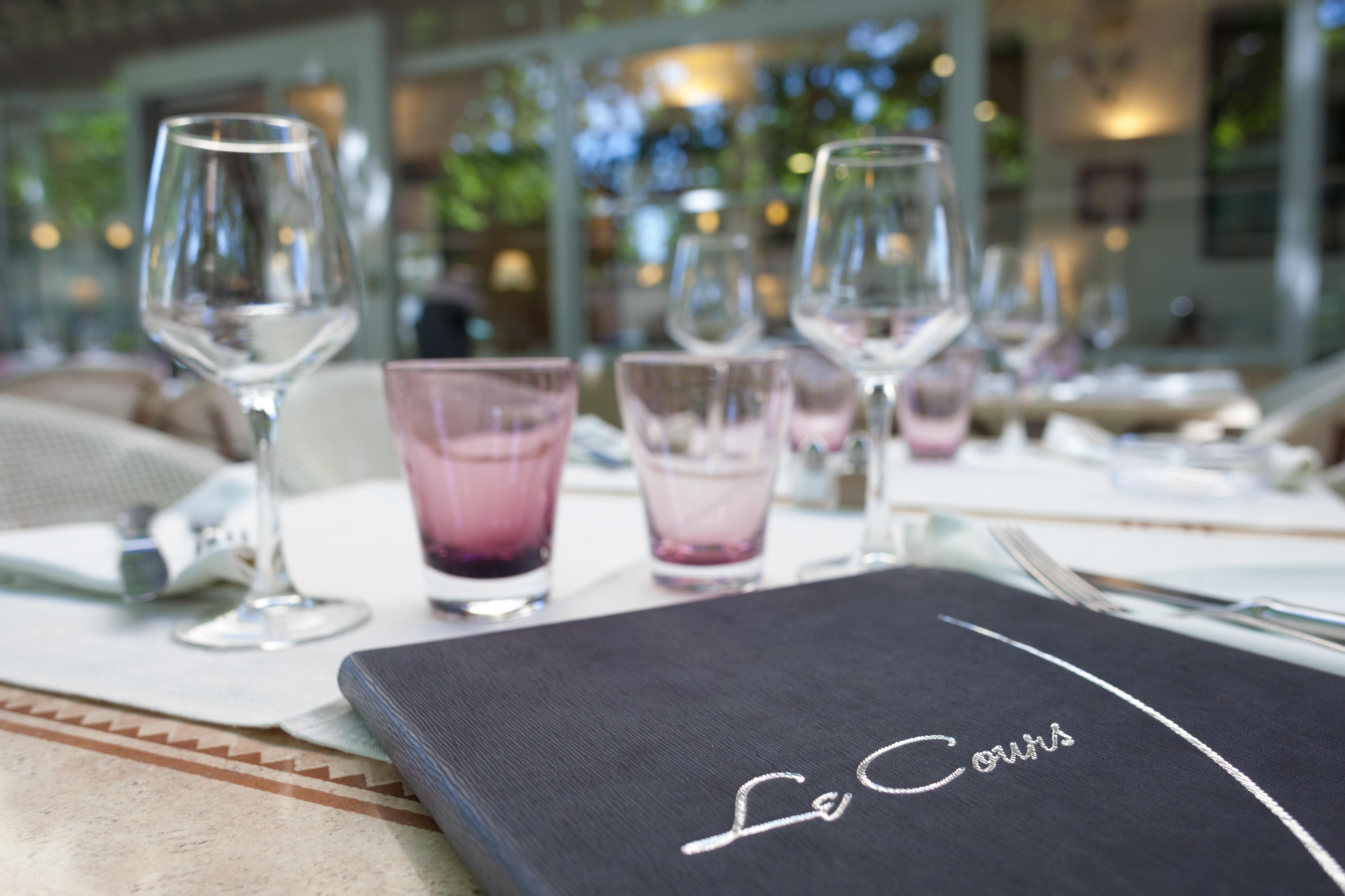 Logis Hotel Restaurant Le Cours Saint-Gilles  Exterior photo