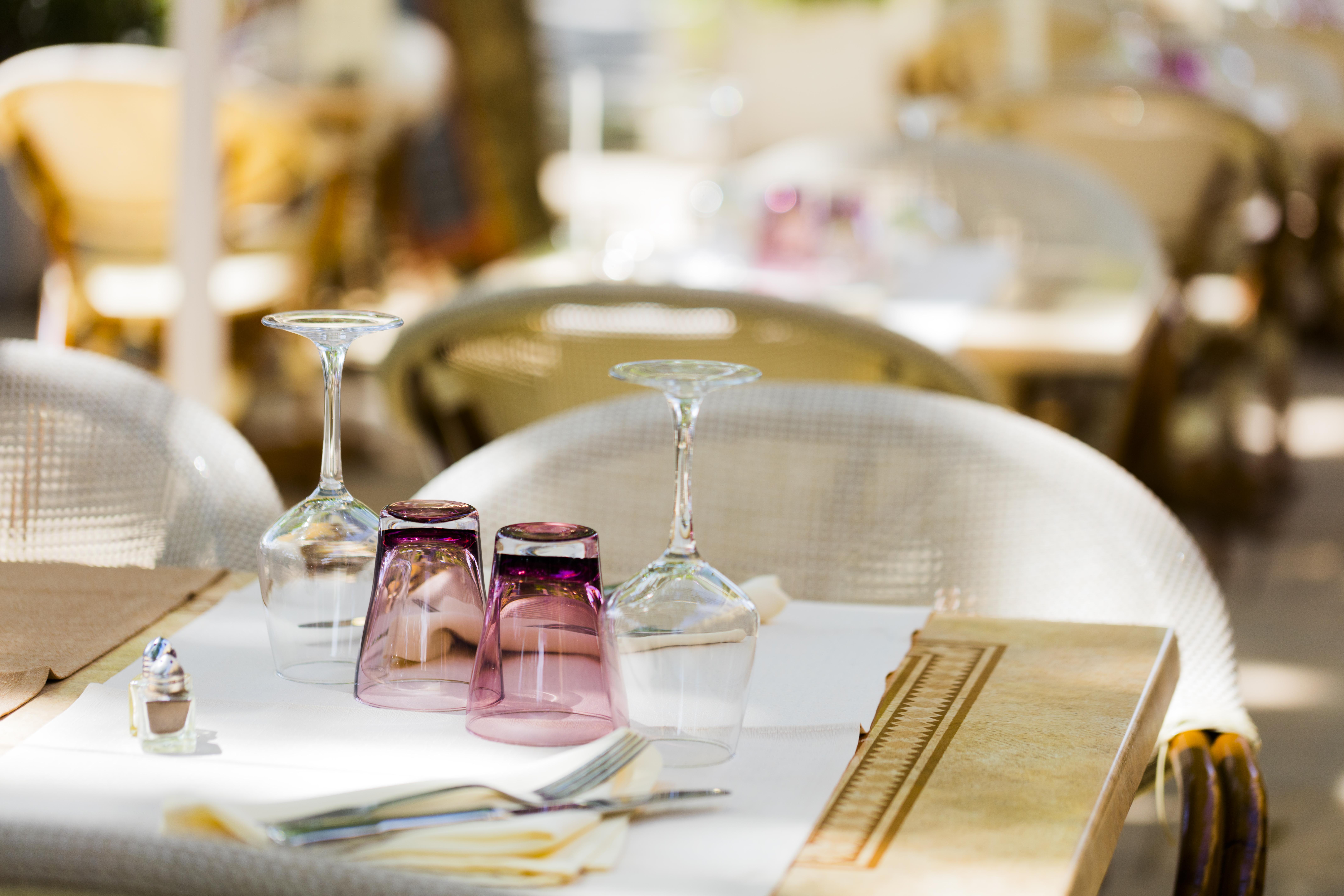 Logis Hotel Restaurant Le Cours Saint-Gilles  Exterior photo