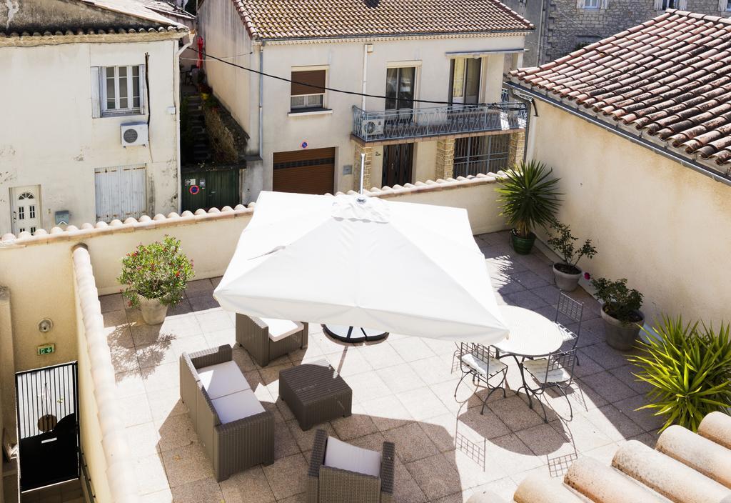 Logis Hotel Restaurant Le Cours Saint-Gilles  Exterior photo