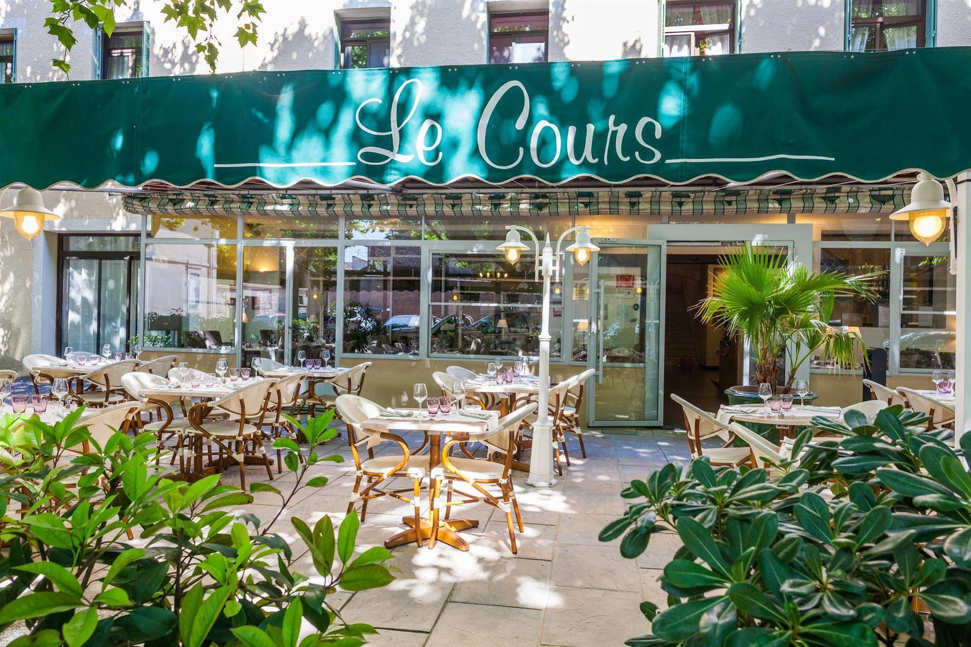 Logis Hotel Restaurant Le Cours Saint-Gilles  Exterior photo