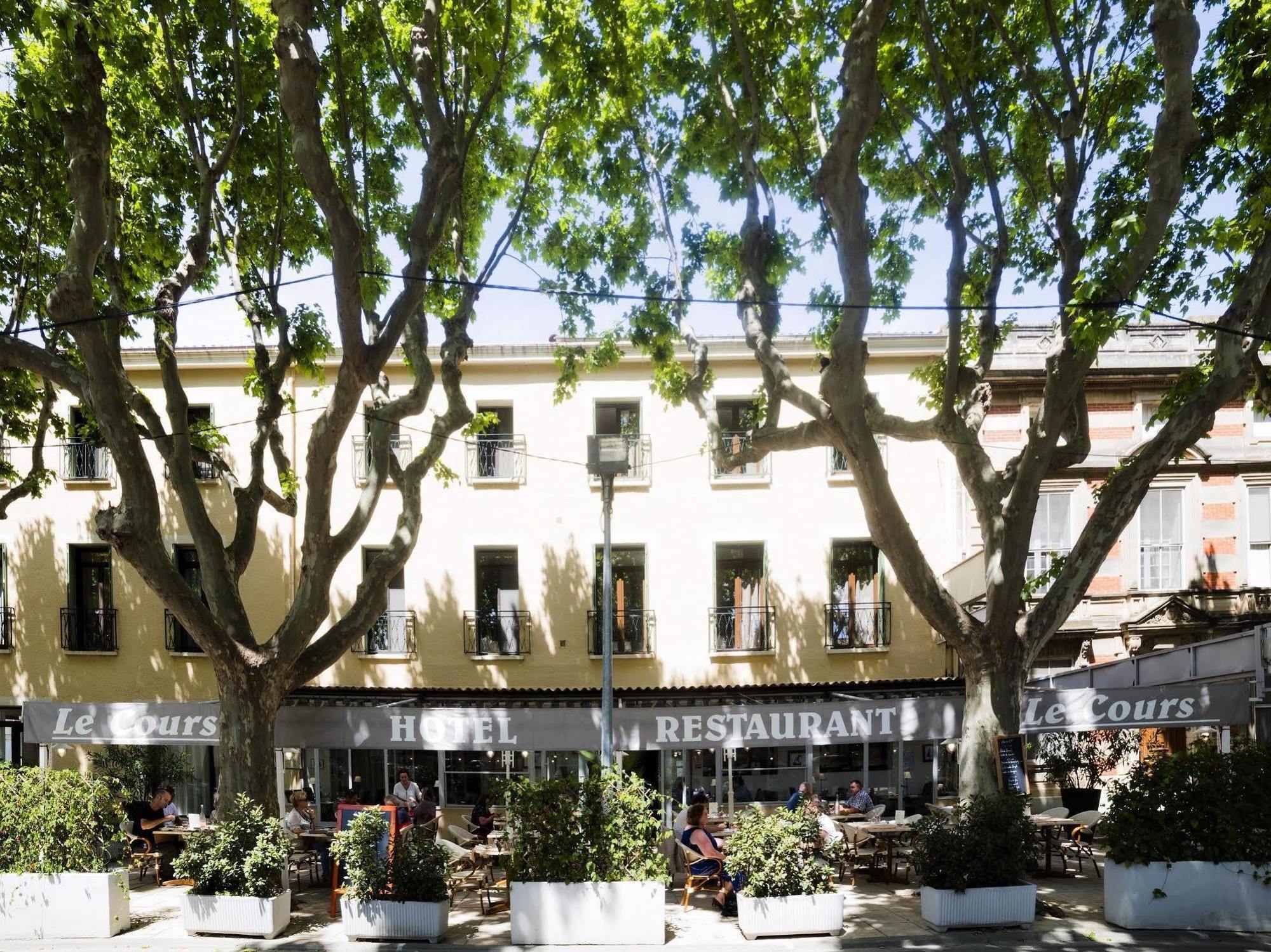Logis Hotel Restaurant Le Cours Saint-Gilles  Exterior photo
